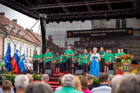 Veselo razpoloženje tudi na drugi festivalski dan Dnevov narodnih noš in oblačilne dediščine v Kamniku (4)